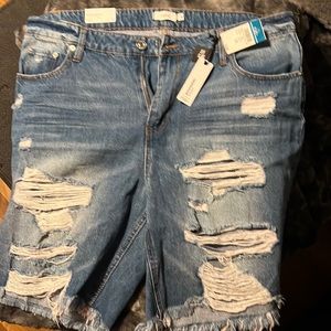 NWT Rue21 Jean shorts sz 18